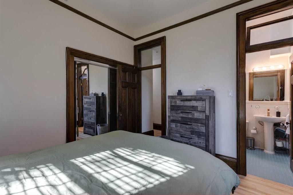









804


18

Avenue Southwest, 1,
Calgary,




AB
T2T 0G8

