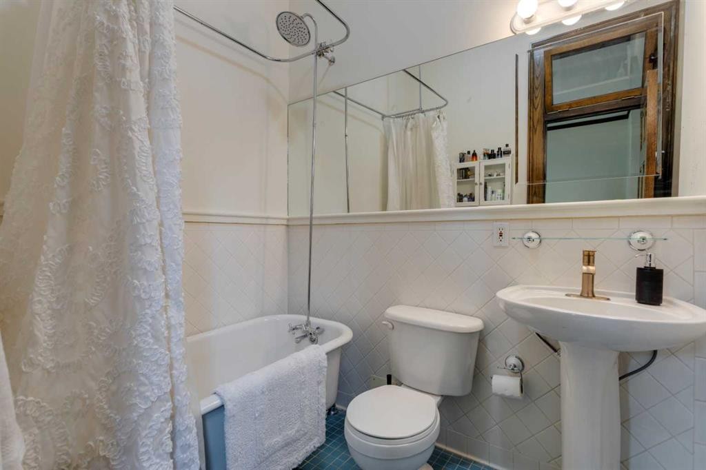 









804


18

Avenue Southwest, 1,
Calgary,




AB
T2T 0G8

