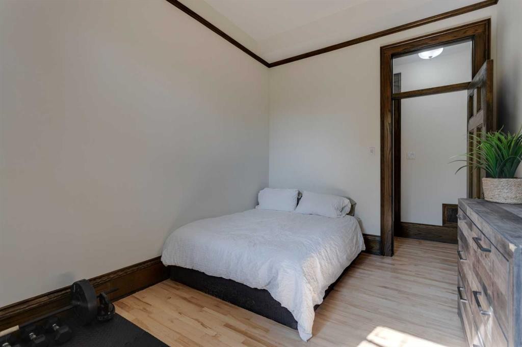 









804


18

Avenue Southwest, 1,
Calgary,




AB
T2T 0G8

