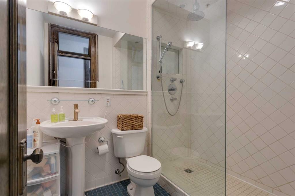 









804


18

Avenue Southwest, 1,
Calgary,




AB
T2T 0G8

