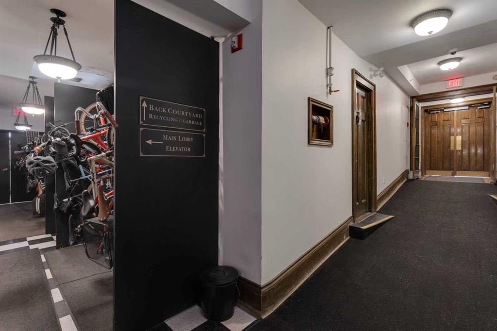 









804


18

Avenue Southwest, 1,
Calgary,




AB
T2T 0G8

