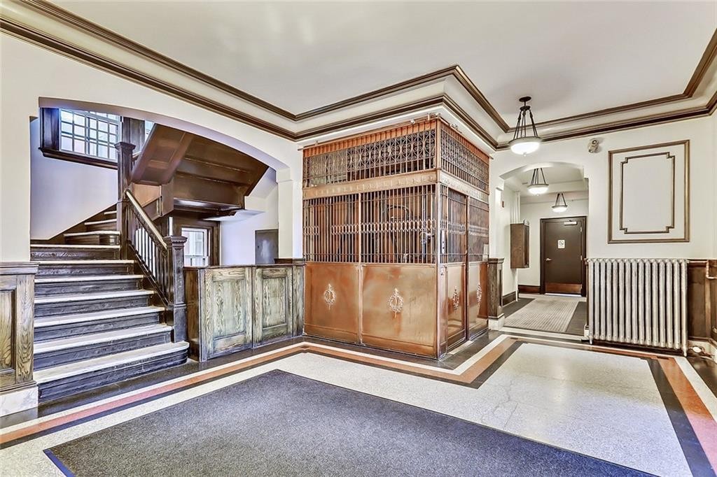 









804


18

Avenue Southwest, 1,
Calgary,




AB
T2T 0G8

