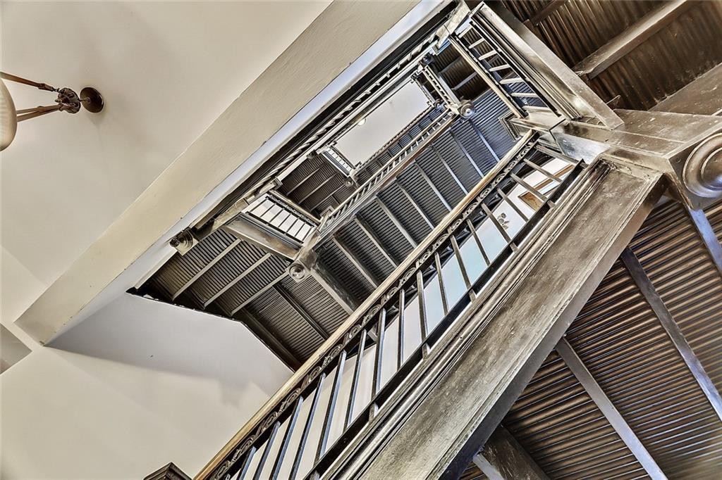









804


18

Avenue Southwest, 1,
Calgary,




AB
T2T 0G8

