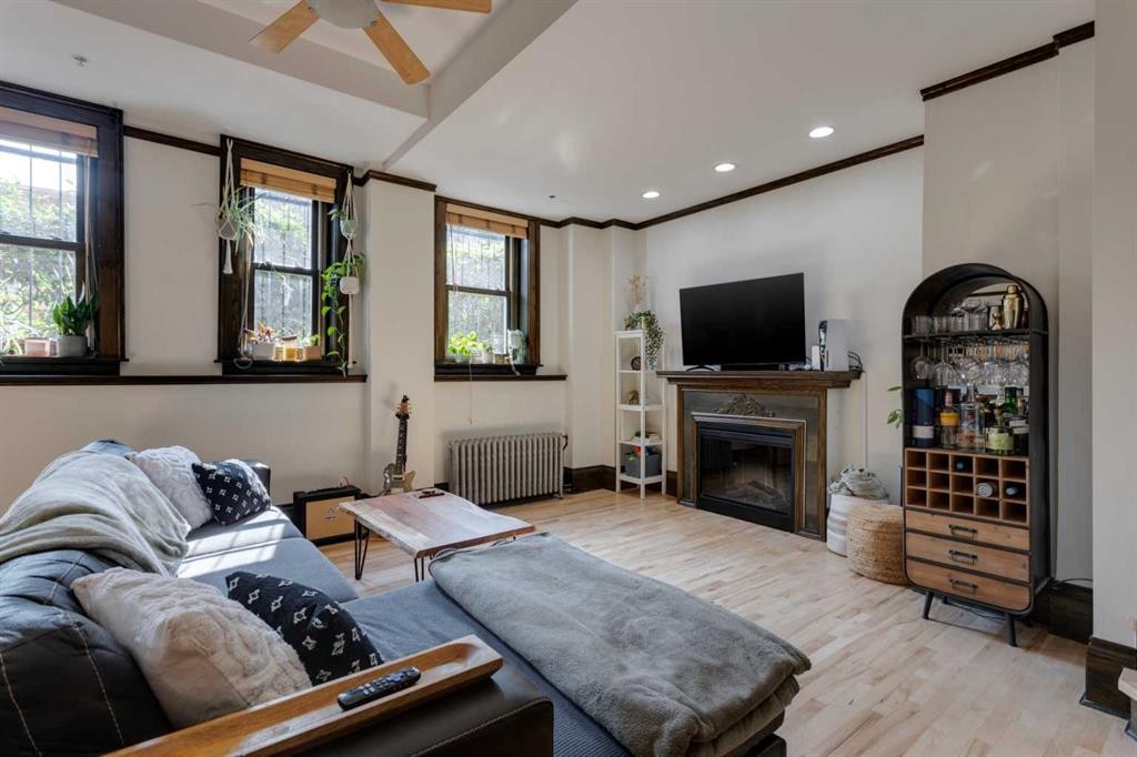 









804


18

Avenue Southwest, 1,
Calgary,




AB
T2T 0G8

