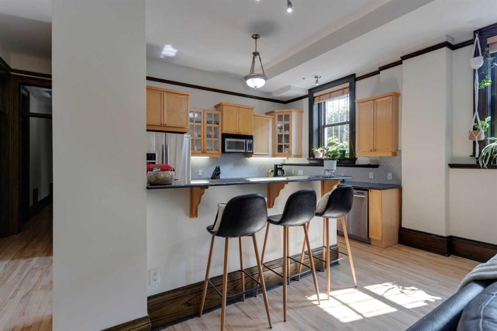 









804


18

Avenue Southwest, 1,
Calgary,




AB
T2T 0G8

