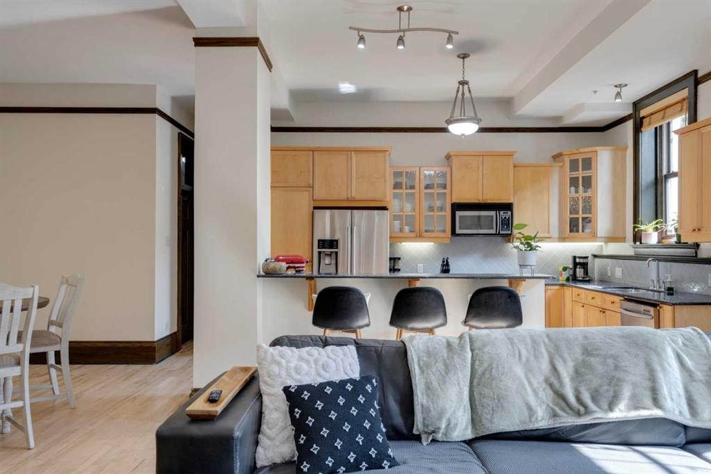 









804


18

Avenue Southwest, 1,
Calgary,




AB
T2T 0G8

