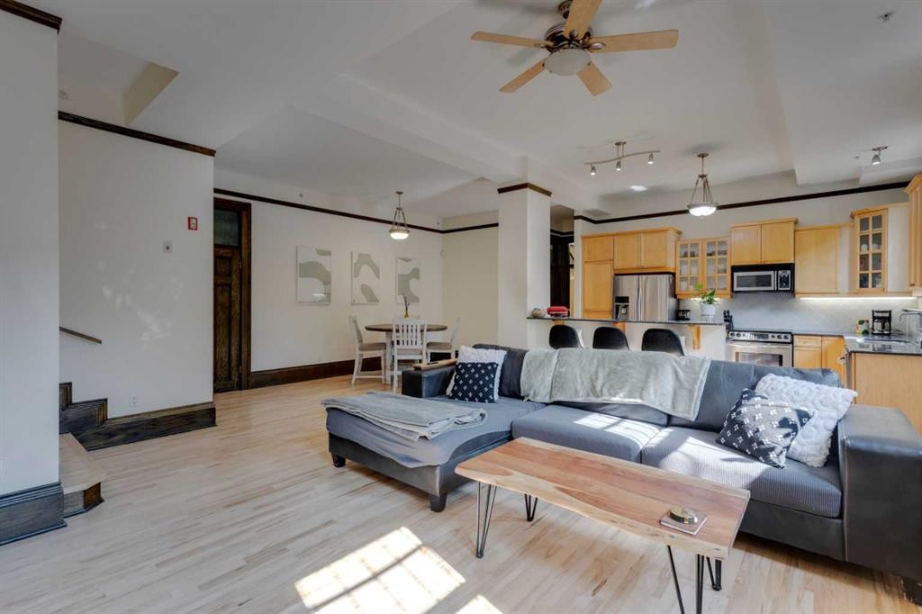 









804


18

Avenue Southwest, 1,
Calgary,




AB
T2T 0G8

