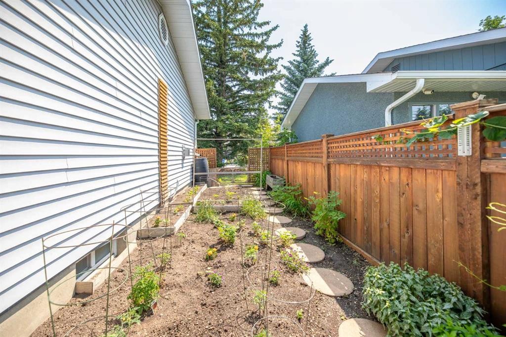 









1619


47

Street Southwest,
Calgary,




AB
T3C 2E2

