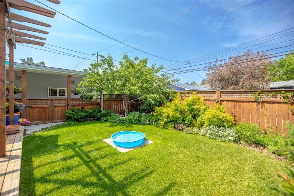 









1619


47

Street Southwest,
Calgary,




AB
T3C 2E2

