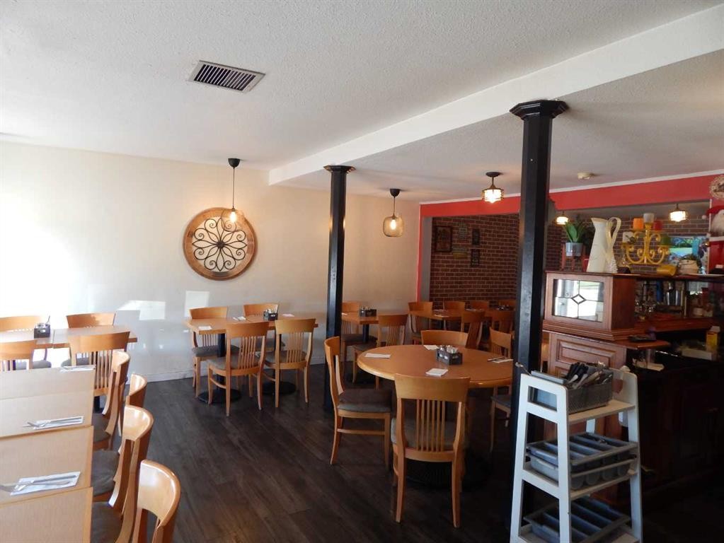 









837


E Centre

Street,
Carstairs,




AB
T0M 0N0

