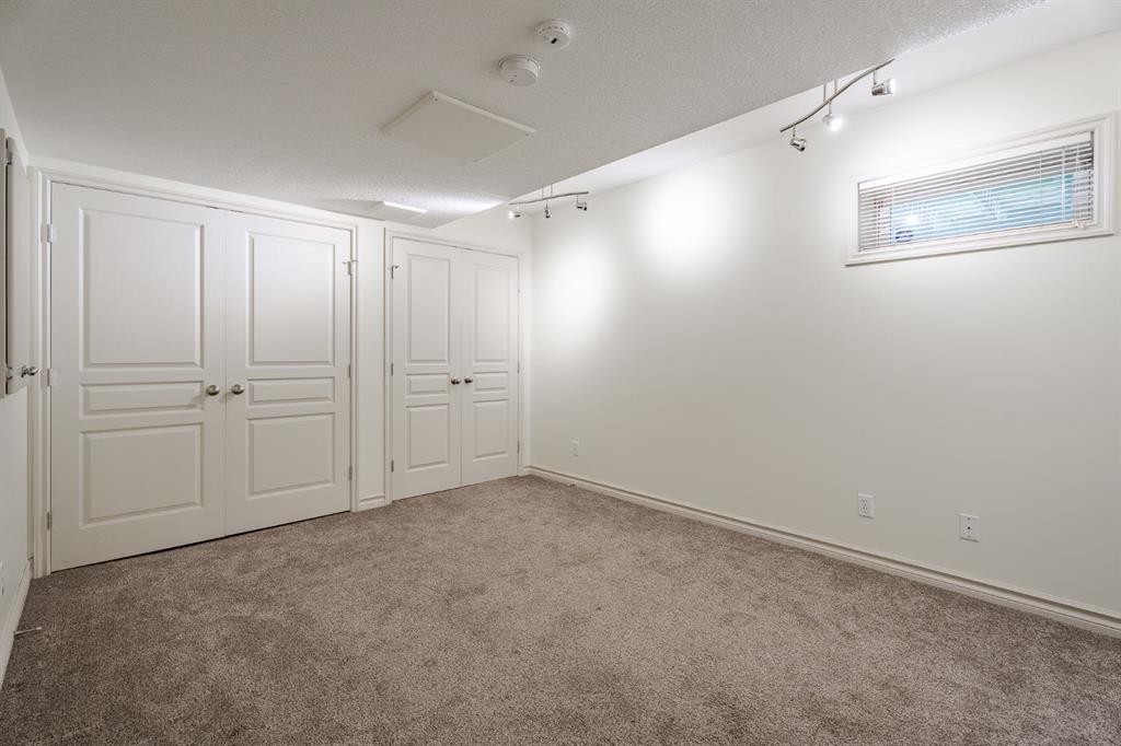 









122


Inglewood

Grove Southeast,
Calgary,




AB
T2G 5R4

