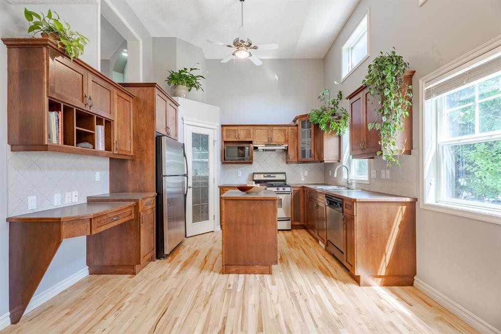 









122


Inglewood

Grove Southeast,
Calgary,




AB
T2G 5R4

