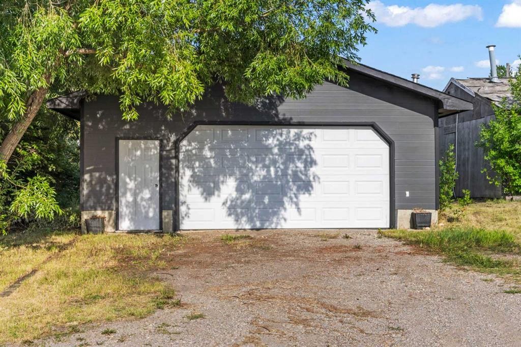 









290099


1016

Drive East,
Rural Foothills County,




AB
T1S 1A2

