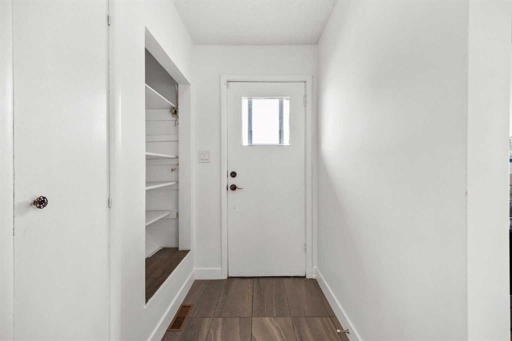 









290099


1016

Drive East,
Rural Foothills County,




AB
T1S 1A2

