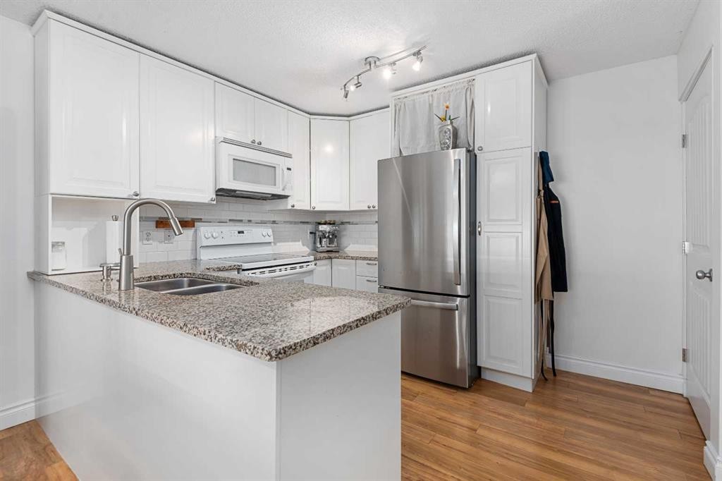 









2043


35

Avenue Southwest,
Calgary,




AB
T2T 2E2

