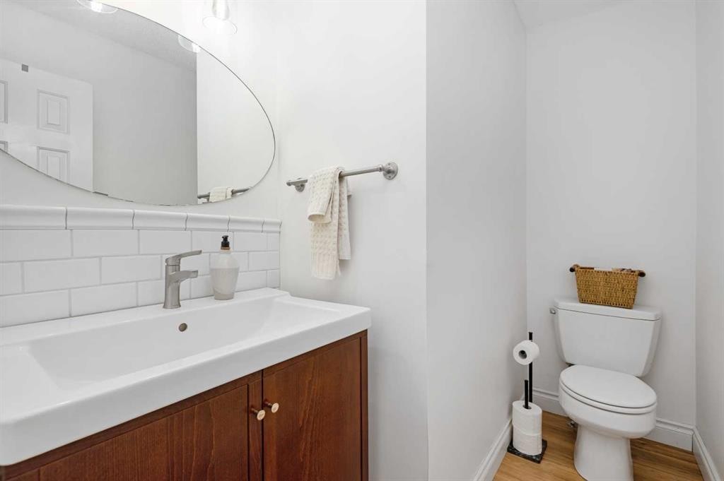 









2043


35

Avenue Southwest,
Calgary,




AB
T2T 2E2

