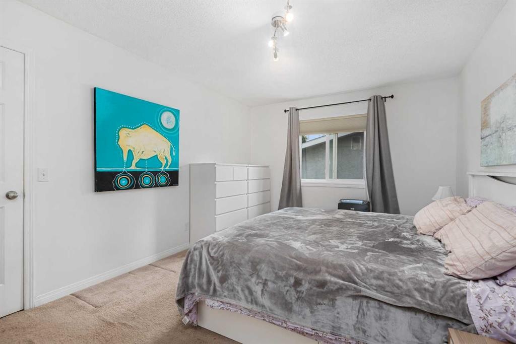 









2043


35

Avenue Southwest,
Calgary,




AB
T2T 2E2

