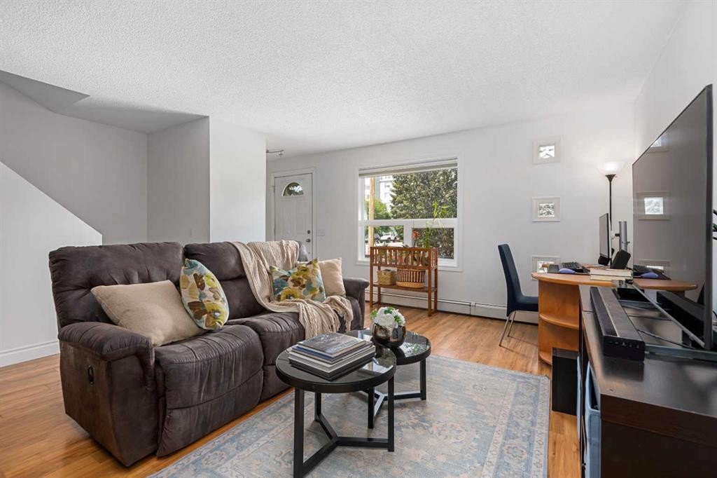 









2043


35

Avenue Southwest,
Calgary,




AB
T2T 2E2

