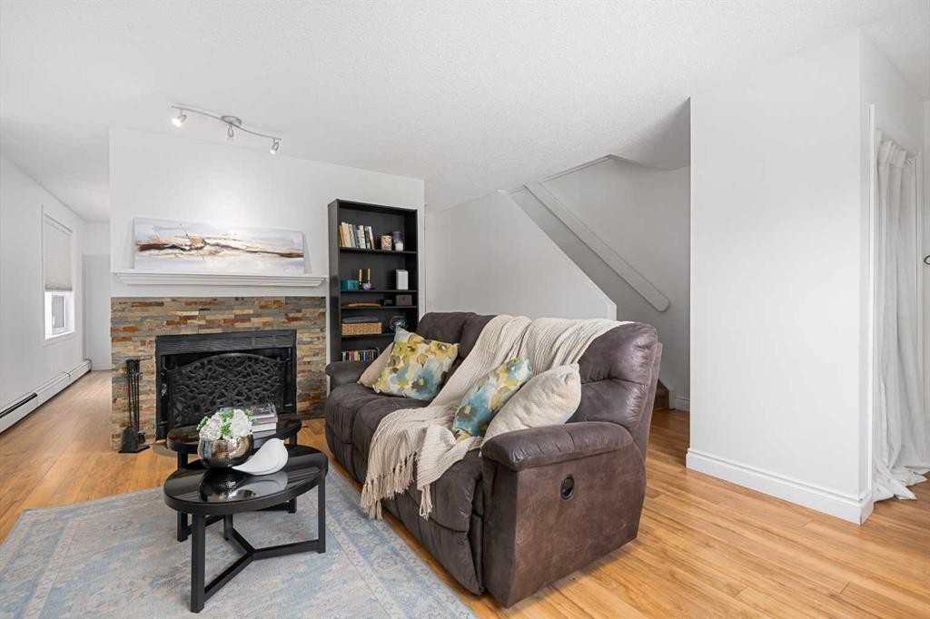









2043


35

Avenue Southwest,
Calgary,




AB
T2T 2E2

