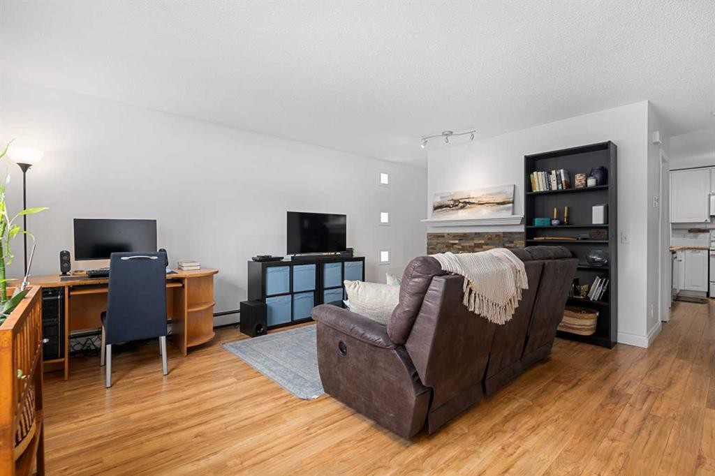 









2043


35

Avenue Southwest,
Calgary,




AB
T2T 2E2

