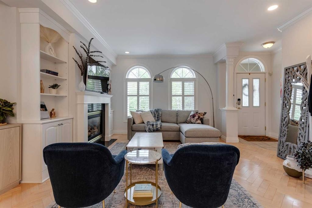 









2346


Erlton

Place Southwest,
Calgary,




AB
T2S 2Z4

