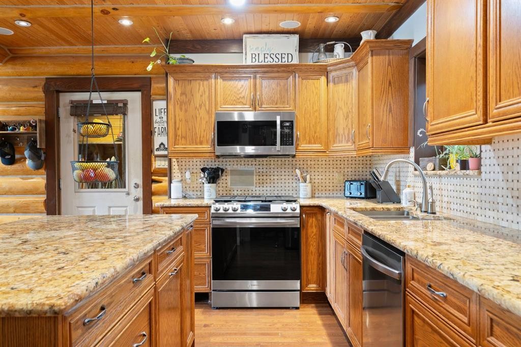 









282167


Range Road 53

,
Rural Rocky View County,




AB
T4C 2W1

