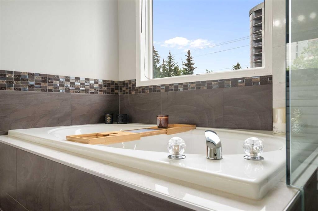 









4


West Springs

Way Southwest,
Calgary,




AB
T3H 4M4

