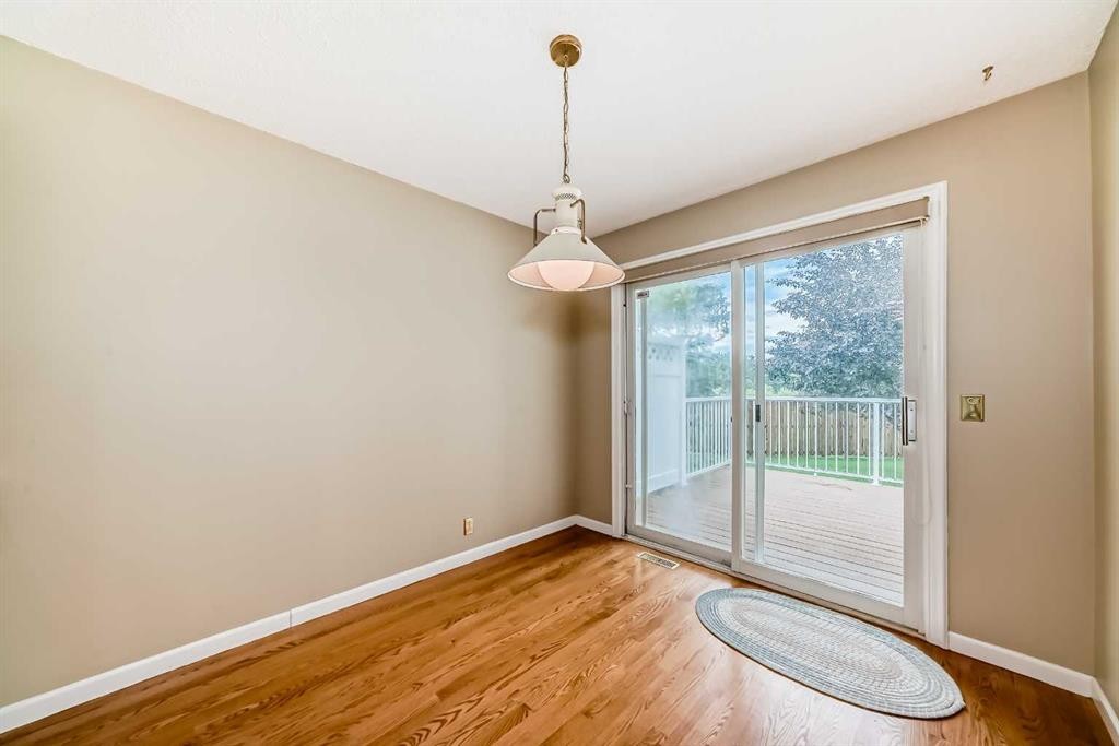 









275


Woodridge

Drive Southwest, 23,
Calgary,




AB
T2W 4S4

