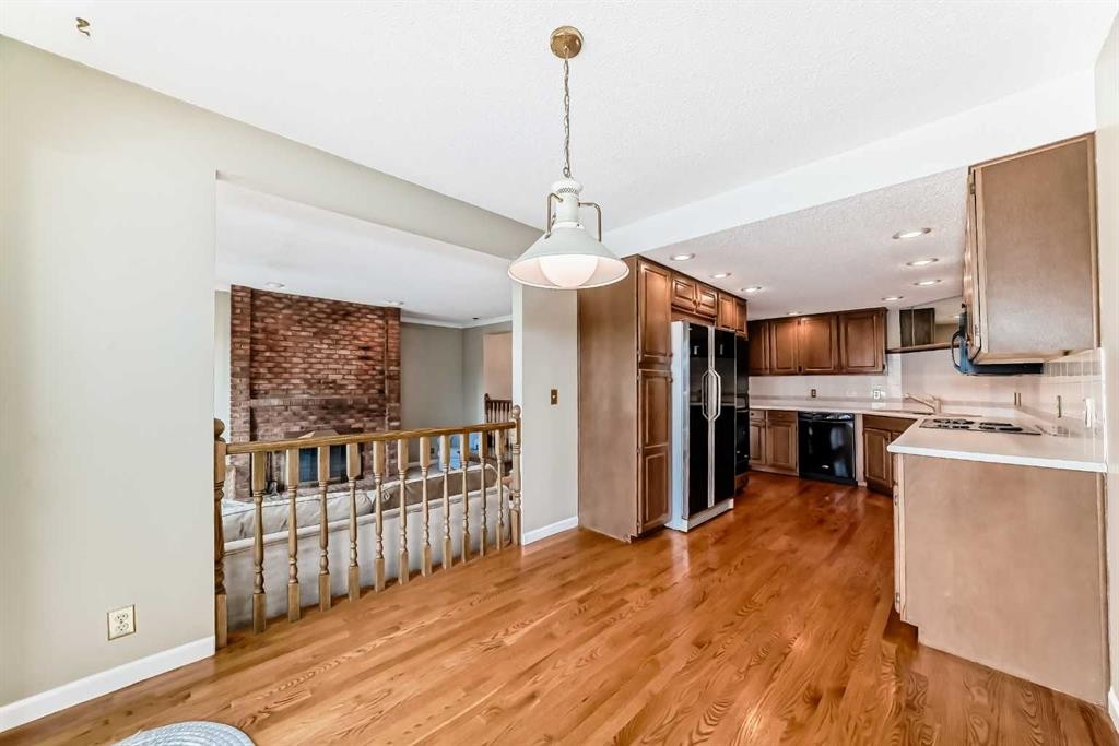 









275


Woodridge

Drive Southwest, 23,
Calgary,




AB
T2W 4S4

