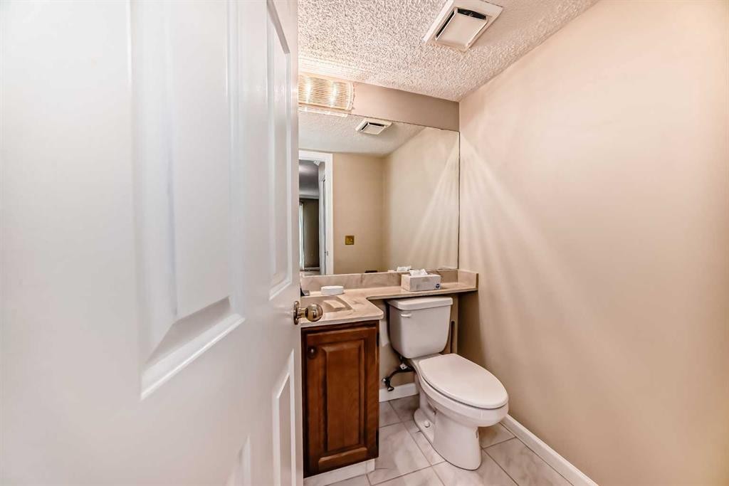









275


Woodridge

Drive Southwest, 23,
Calgary,




AB
T2W 4S4

