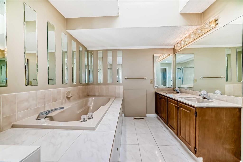 









275


Woodridge

Drive Southwest, 23,
Calgary,




AB
T2W 4S4

