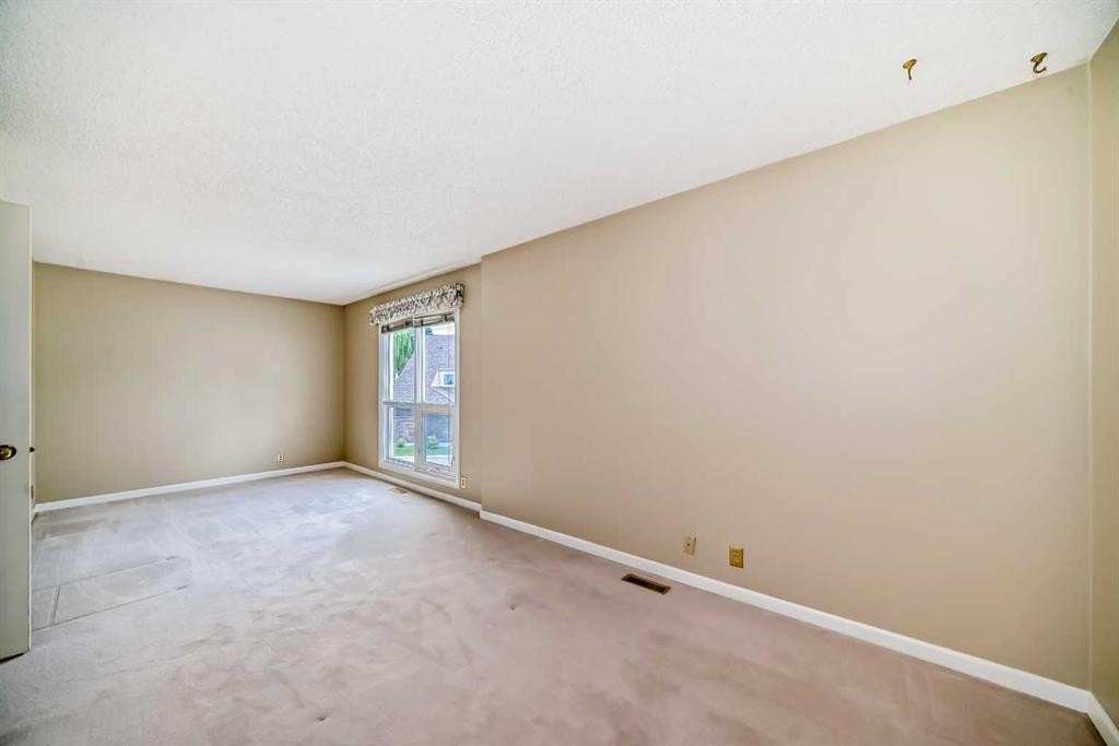 









275


Woodridge

Drive Southwest, 23,
Calgary,




AB
T2W 4S4

