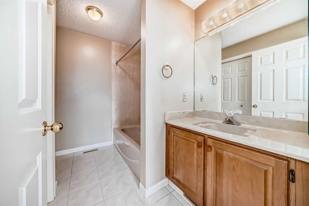 









275


Woodridge

Drive Southwest, 23,
Calgary,




AB
T2W 4S4

