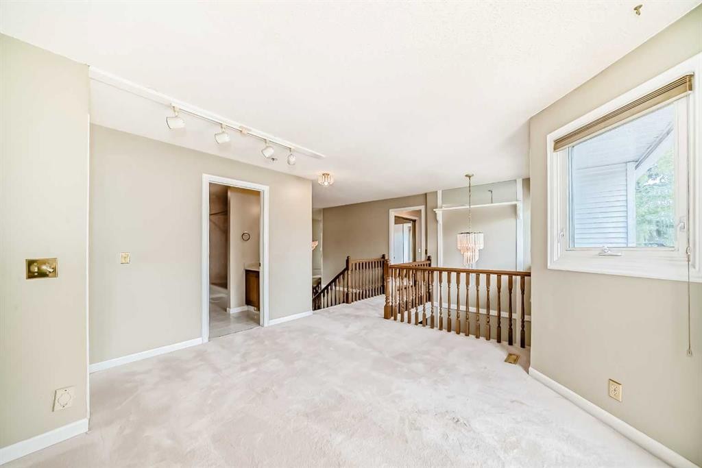 









275


Woodridge

Drive Southwest, 23,
Calgary,




AB
T2W 4S4

