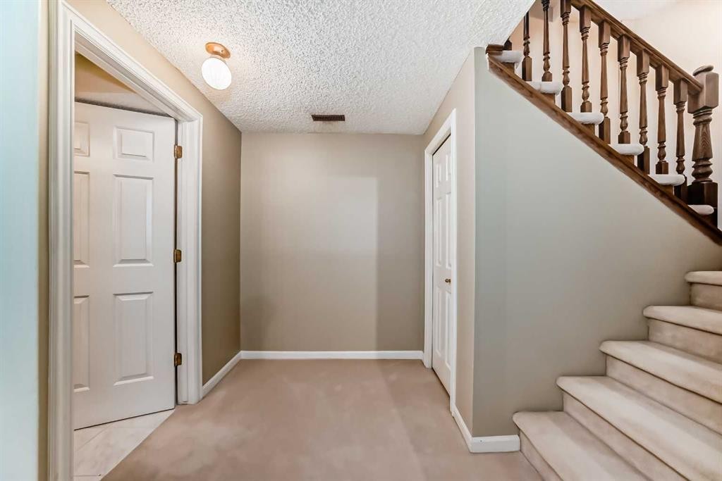 









275


Woodridge

Drive Southwest, 23,
Calgary,




AB
T2W 4S4

