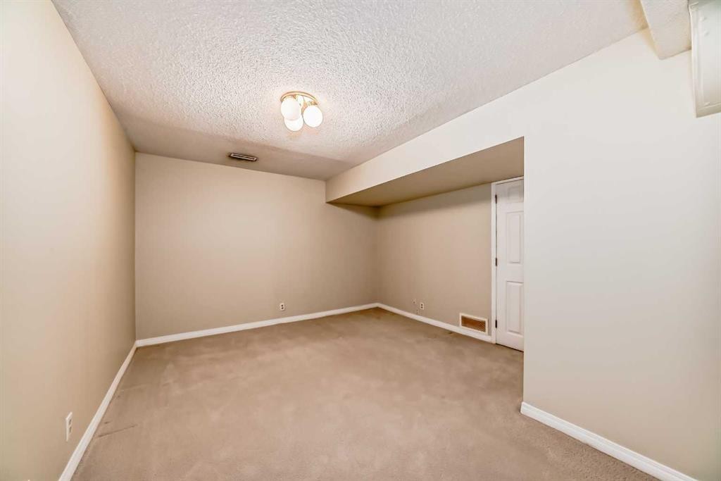 









275


Woodridge

Drive Southwest, 23,
Calgary,




AB
T2W 4S4

