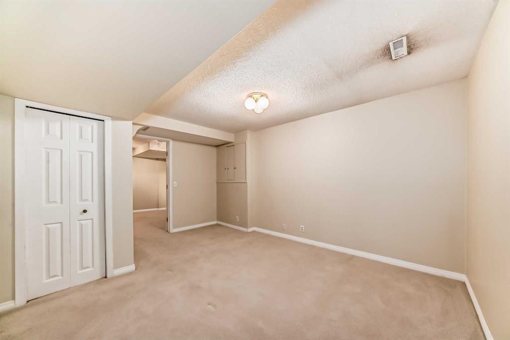 









275


Woodridge

Drive Southwest, 23,
Calgary,




AB
T2W 4S4

