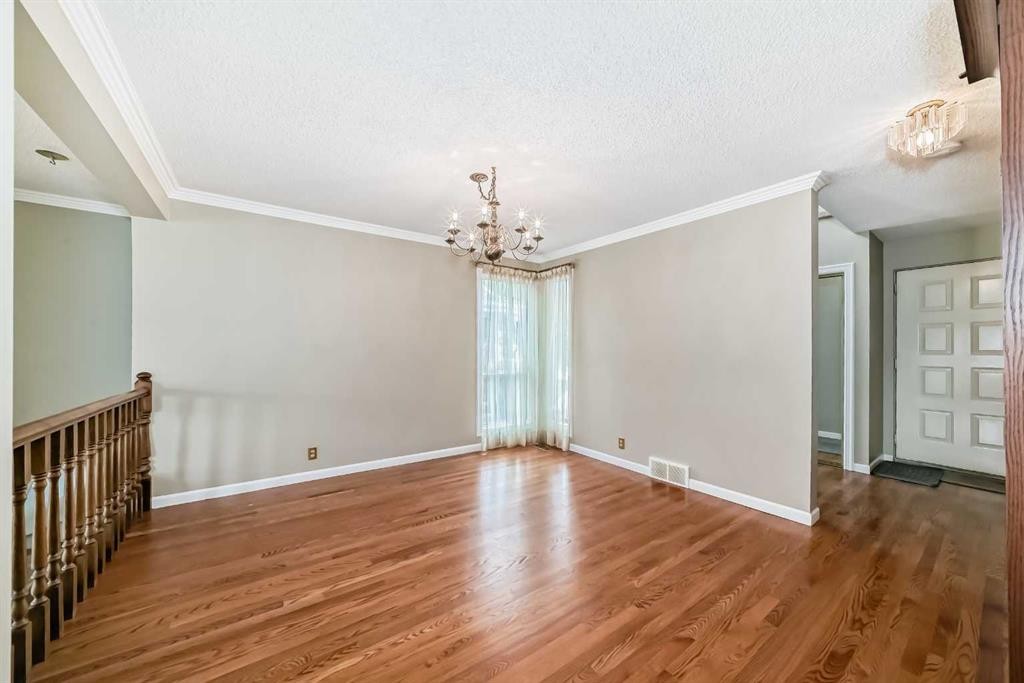 









275


Woodridge

Drive Southwest, 23,
Calgary,




AB
T2W 4S4

