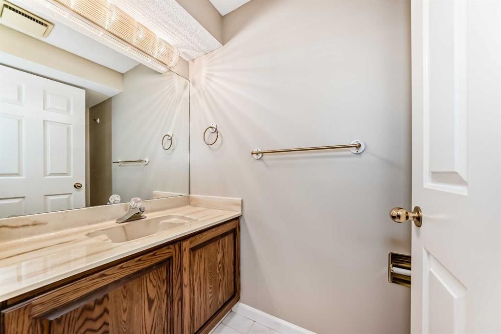 









275


Woodridge

Drive Southwest, 23,
Calgary,




AB
T2W 4S4

