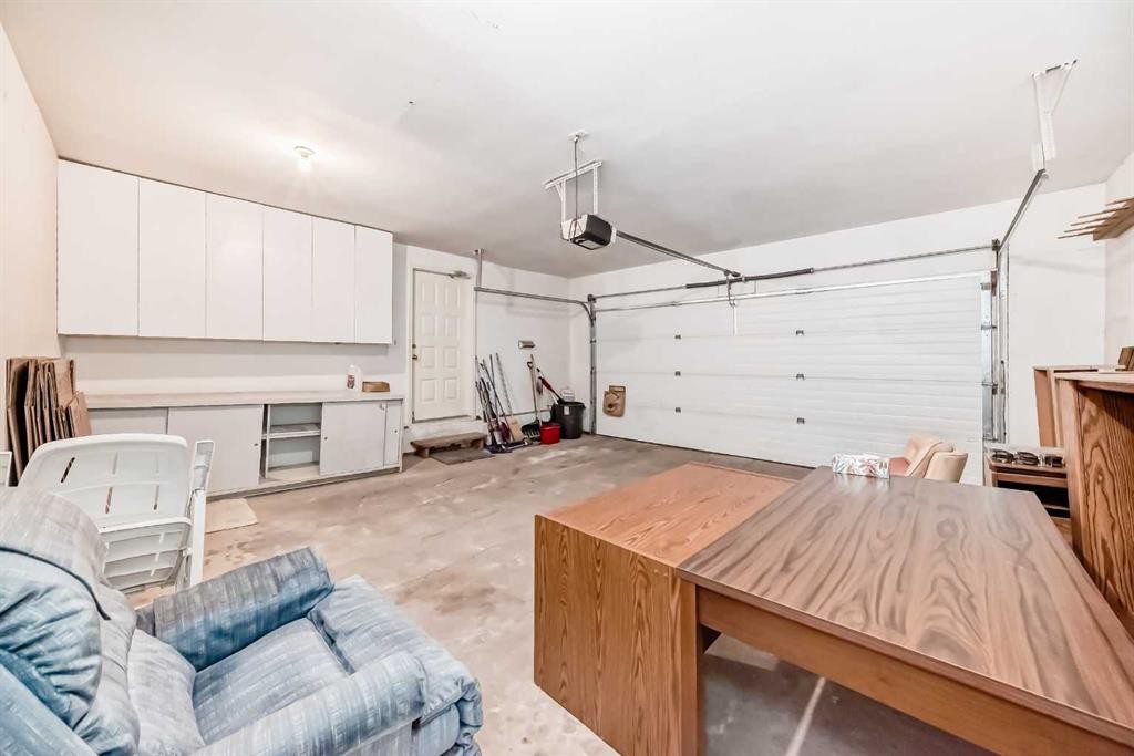 









275


Woodridge

Drive Southwest, 23,
Calgary,




AB
T2W 4S4

