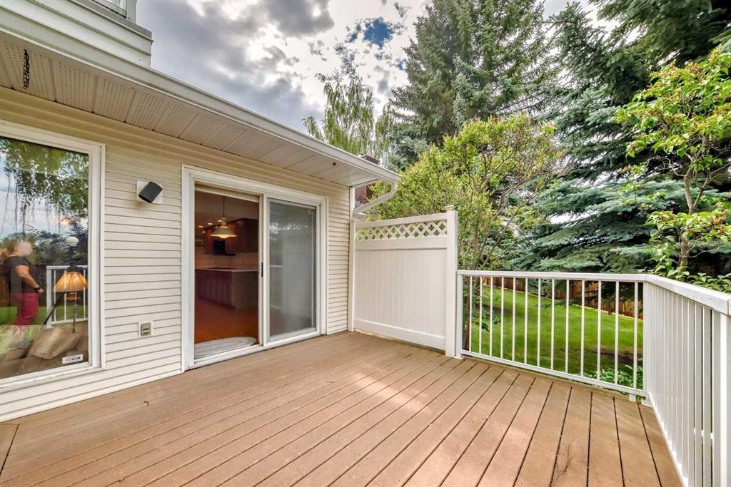 









275


Woodridge

Drive Southwest, 23,
Calgary,




AB
T2W 4S4

