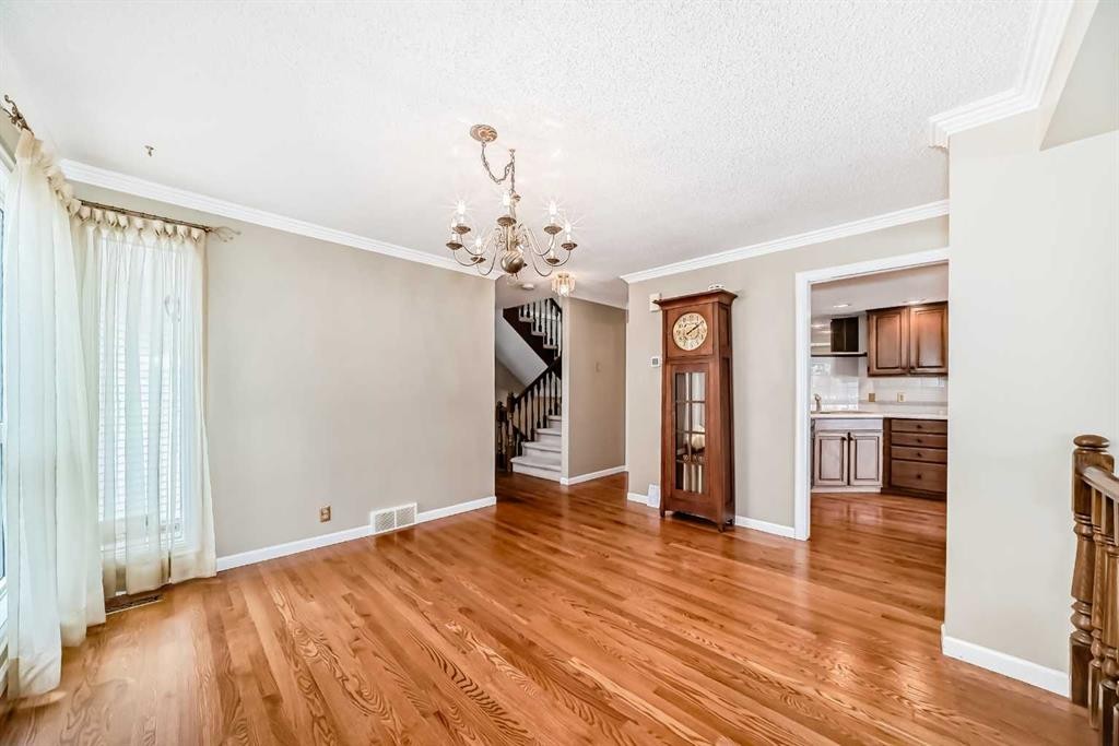 









275


Woodridge

Drive Southwest, 23,
Calgary,




AB
T2W 4S4

