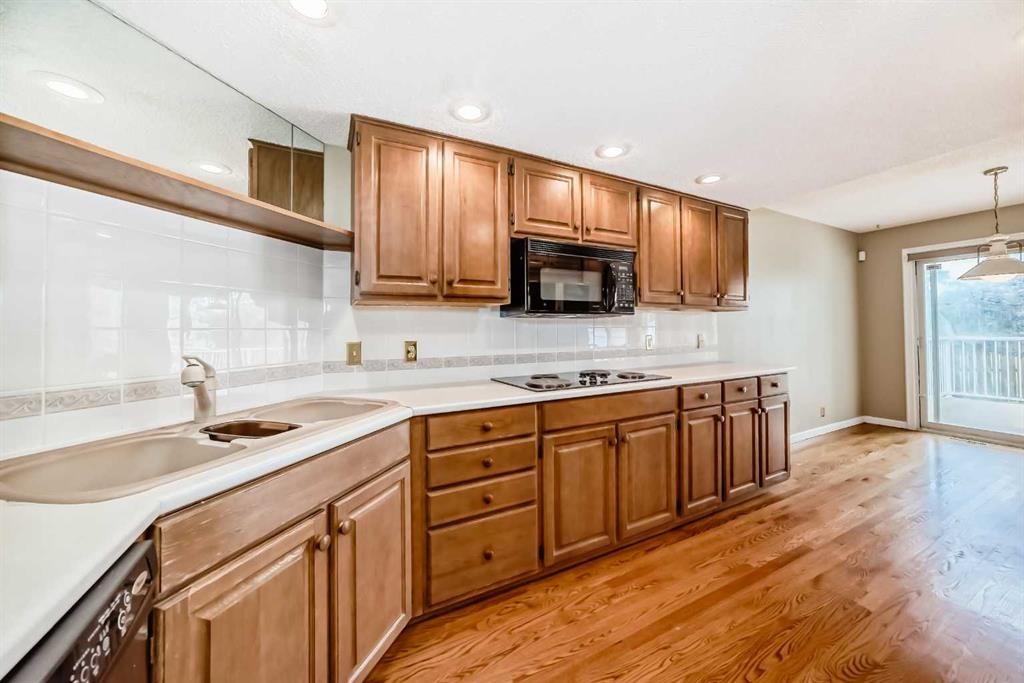 









275


Woodridge

Drive Southwest, 23,
Calgary,




AB
T2W 4S4

