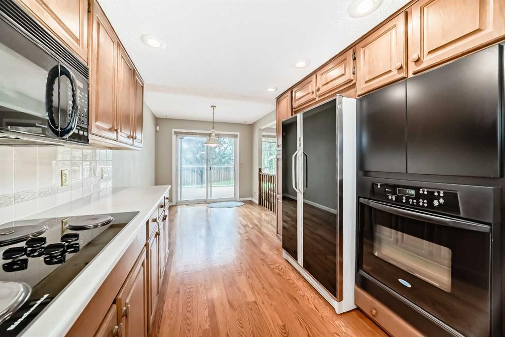 









275


Woodridge

Drive Southwest, 23,
Calgary,




AB
T2W 4S4

