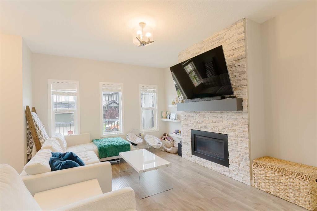









228


Ravenstern

Crescent Southeast,
Airdrie,




AB
T4A 0T3

