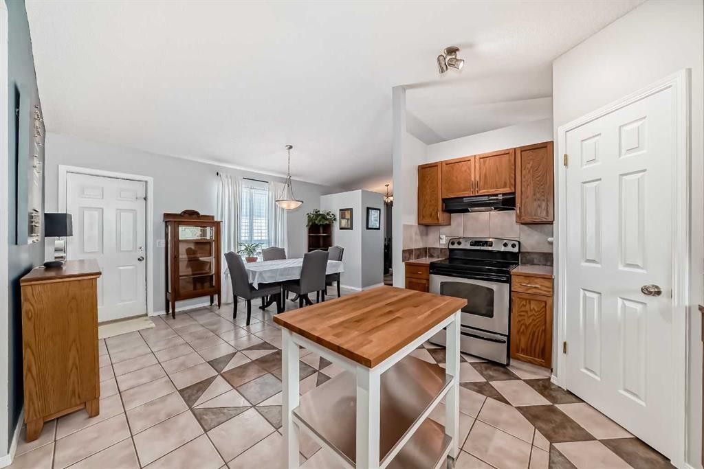 









110


Applebrook

Circle Southeast,
Calgary,




AB
T2A 7T3

