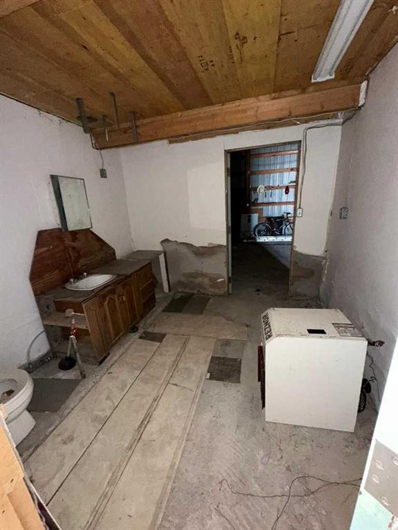 









385057A


RGE RD 4-3

Street,
Rural Clearwater County,







AB
T0M 0X0

