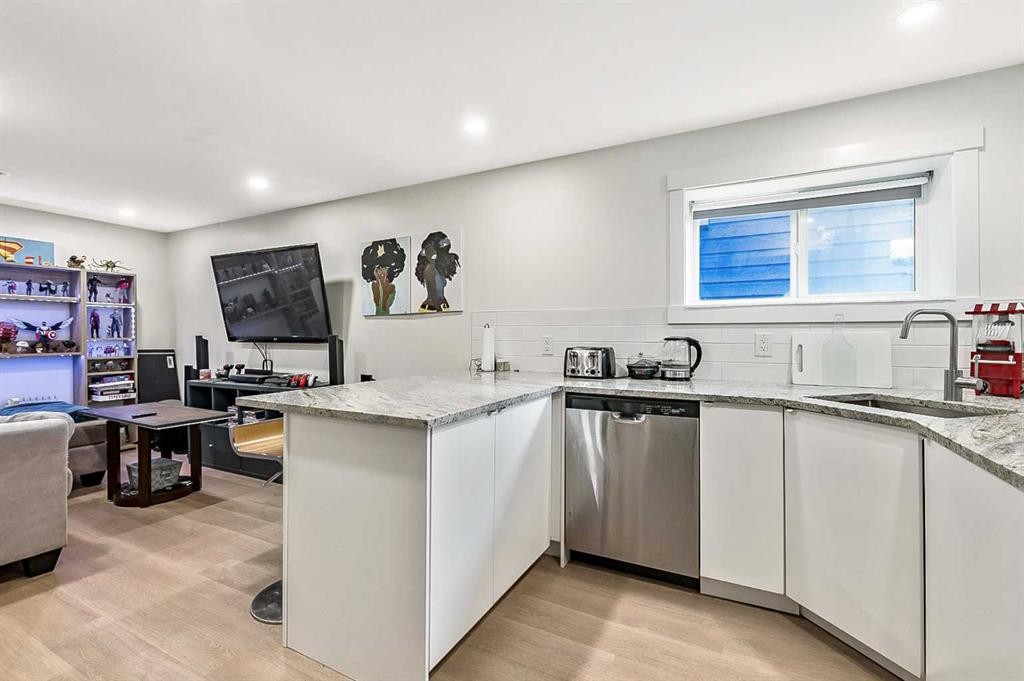 









4004


46

Street Southwest,
Calgary,




AB
T3B 6P3


