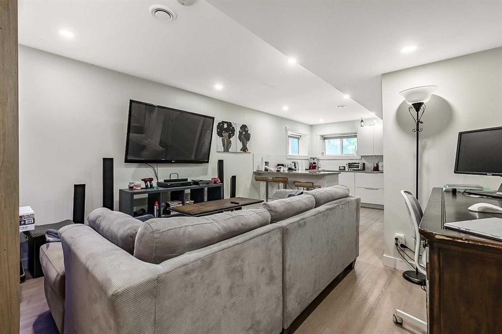 









4004


46

Street Southwest,
Calgary,




AB
T3B 6P3

