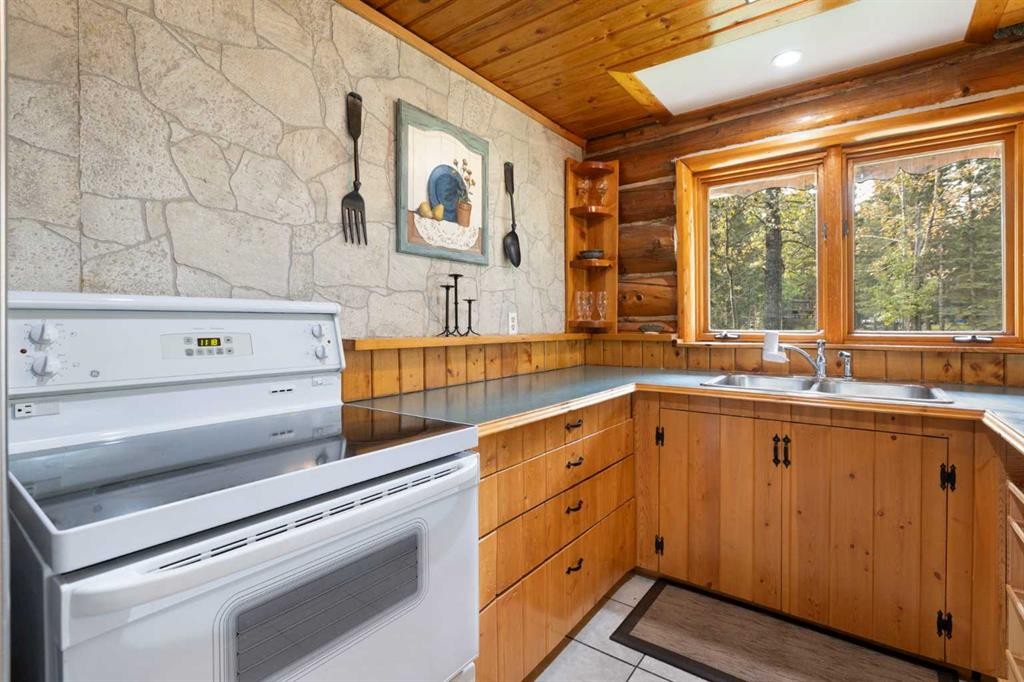 









29415


Range Road 52

, 4,
Rural Mountain View County,




AB
T0M 2E0

